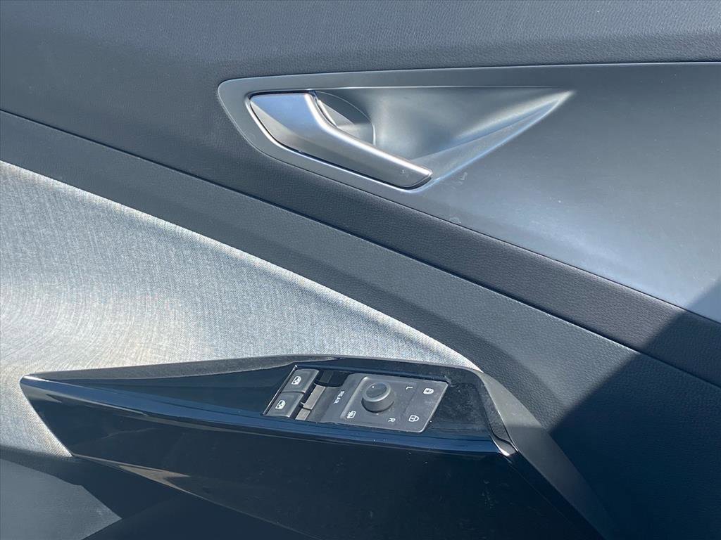 Used 2023 Volkswagen ID.4 Pro image 14