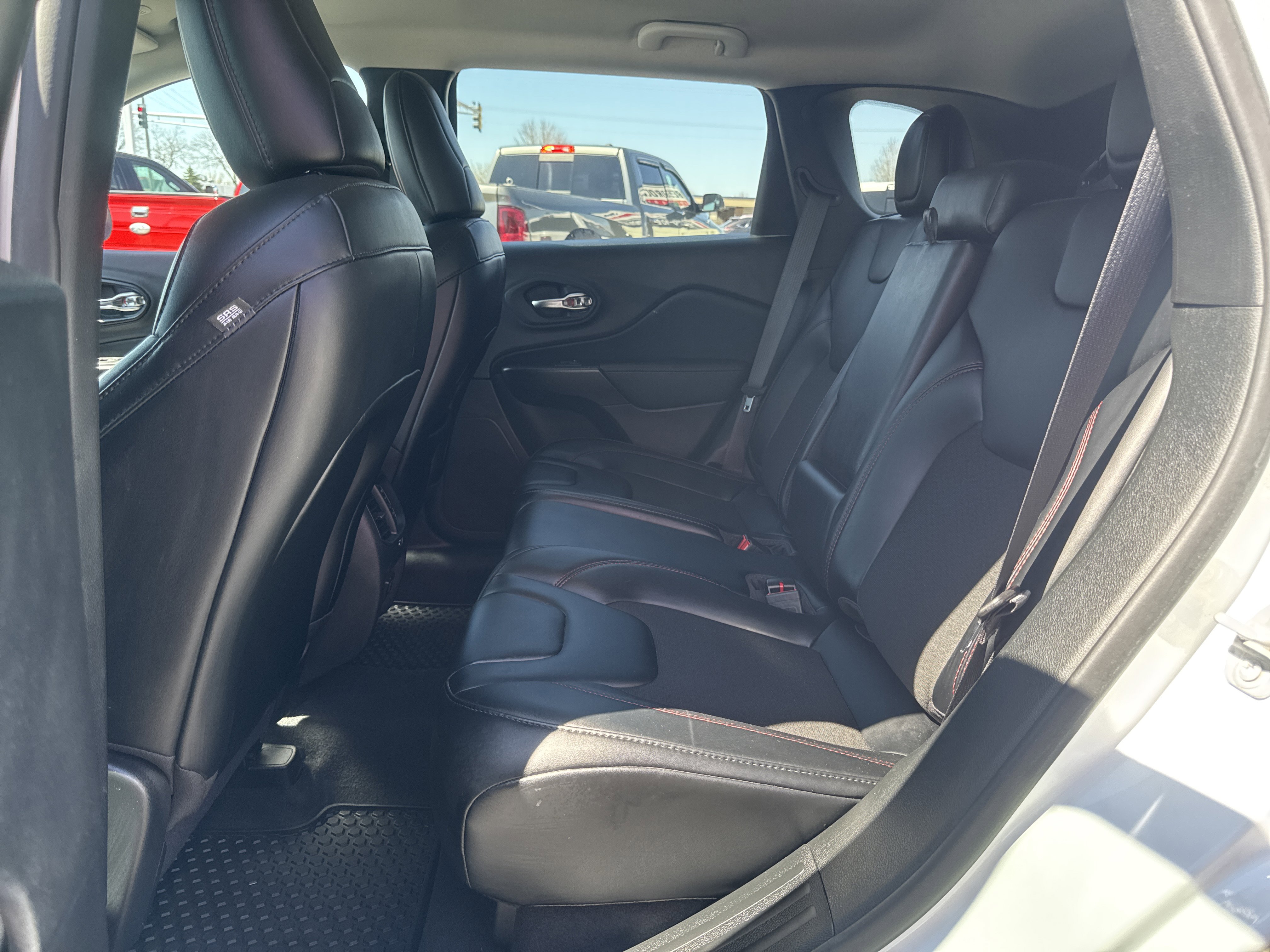 Used 2022 Jeep Cherokee Trailhawk w/ Trailer Tow Group AWD/4WD image 32