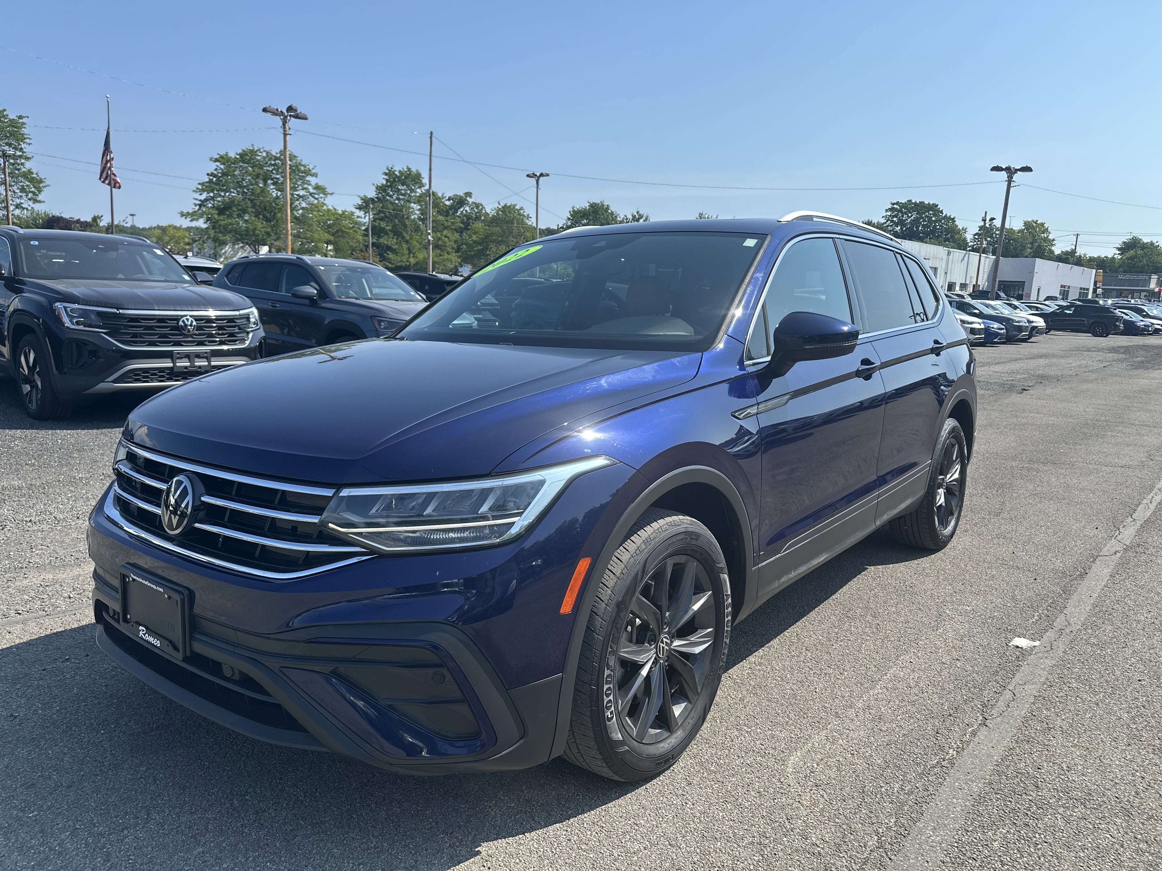Used 2022 Volkswagen Tiguan SE w/ Panoramic Sunroof Package