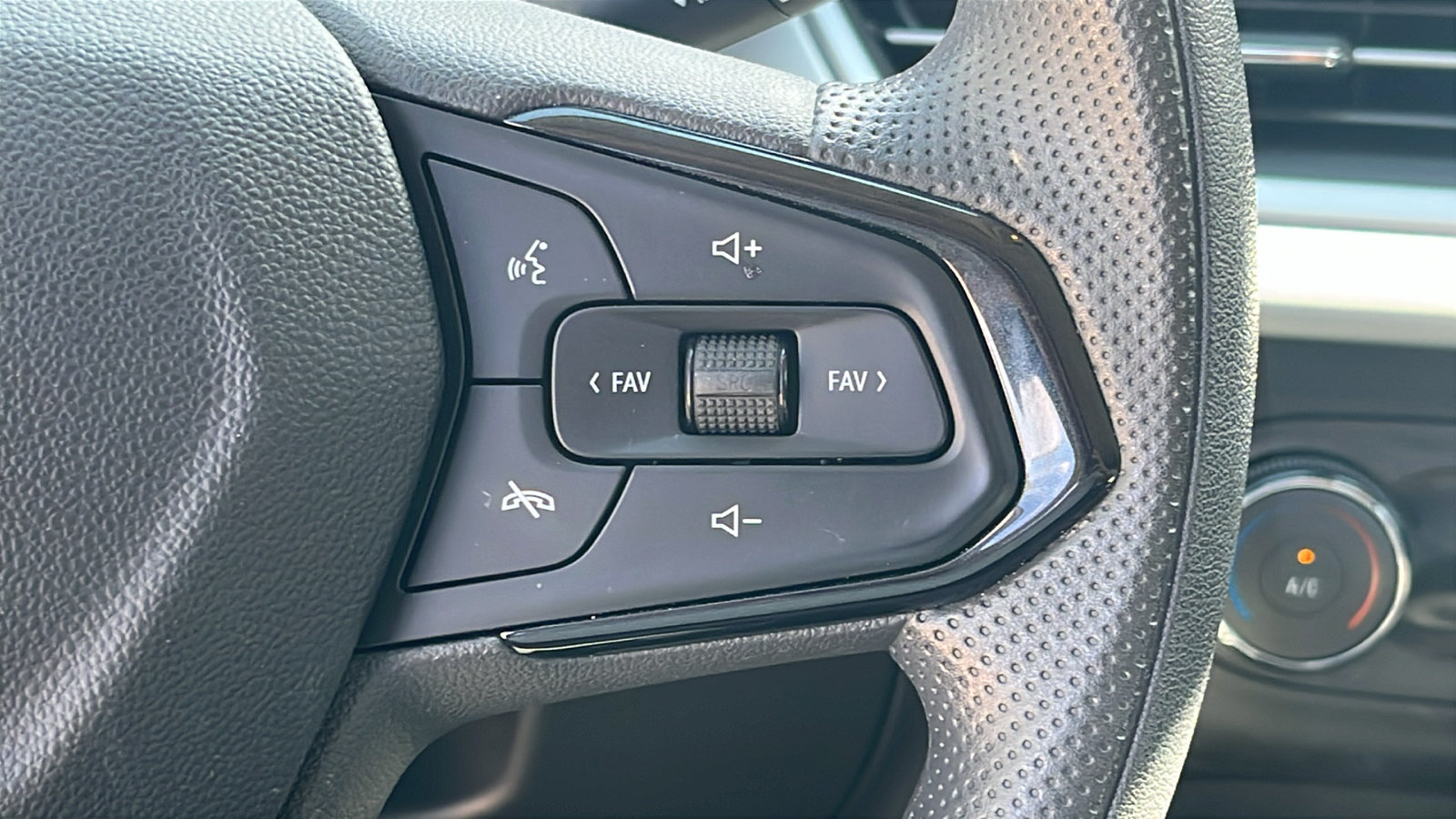 Used 2024 Chevrolet Trax LS w/ Driver Confidence Package FWD image 18