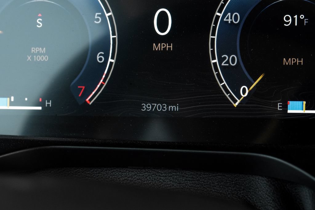 Used 2023 Jeep Grand Cherokee Limited AWD/4WD image 3