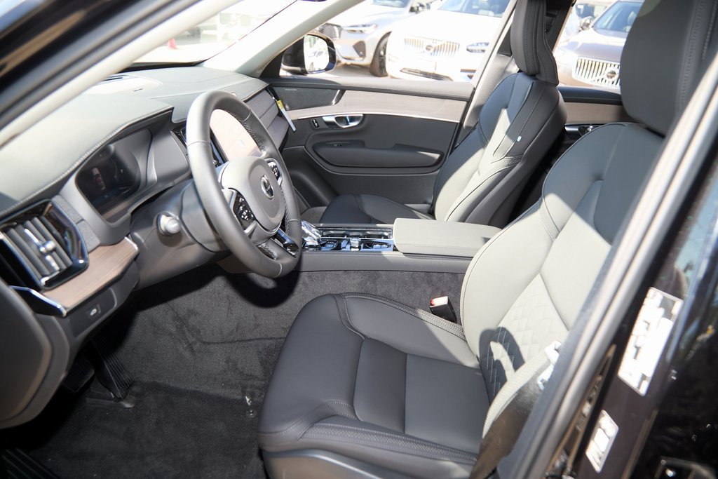 New 2026 Volvo XC90 B6 Plus w/ Protection Package Premier image 17