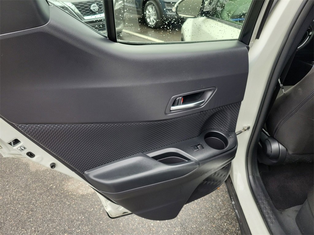 Used 2020 Toyota C-HR LE image 39