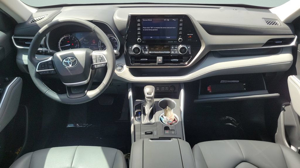 Used 2022 Toyota Highlander XLE FWD image 13