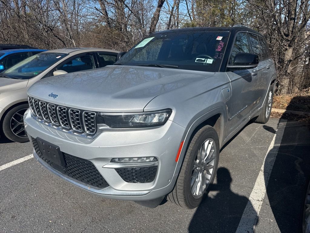 Used 2023 Jeep Grand Cherokee Summit w/ Luxury Tech Group V image 2