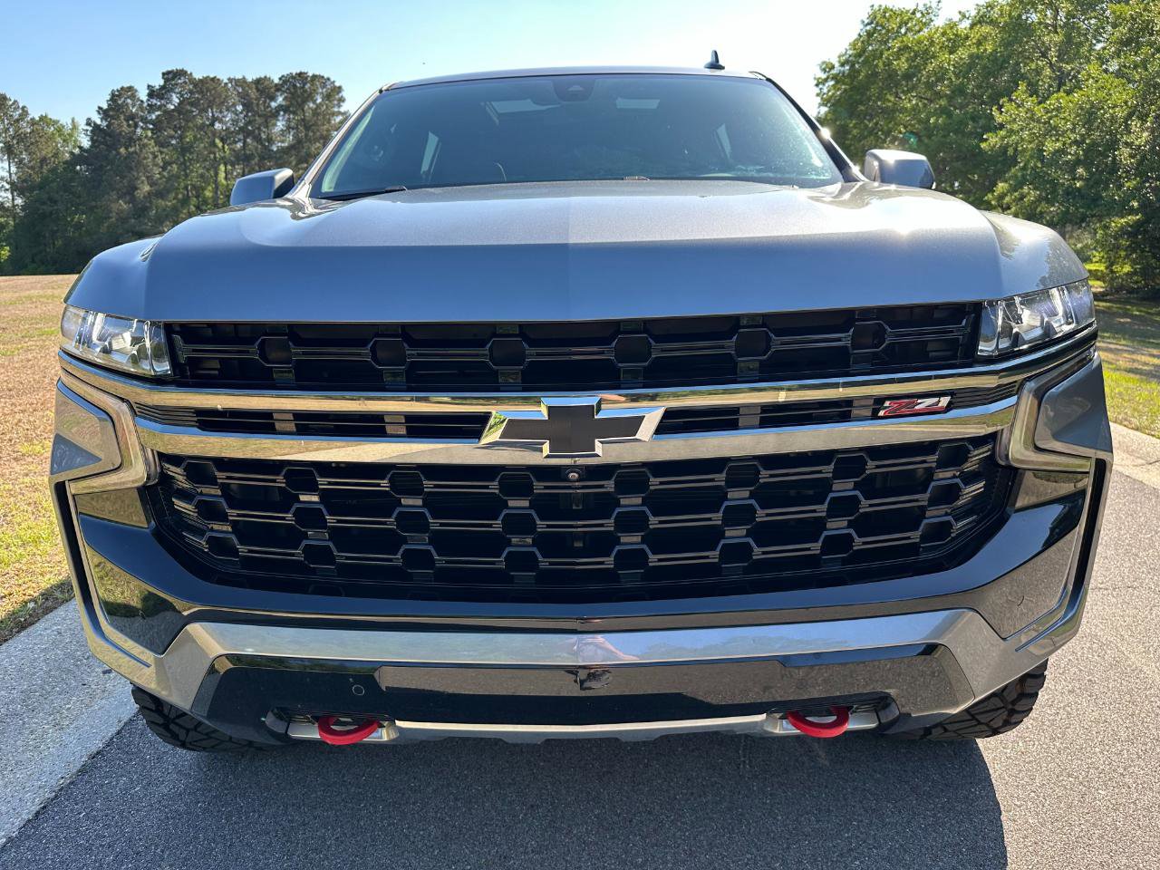 Used 2022 Chevrolet Suburban Z71 w/ Luxury Package AWD/4WD image 2