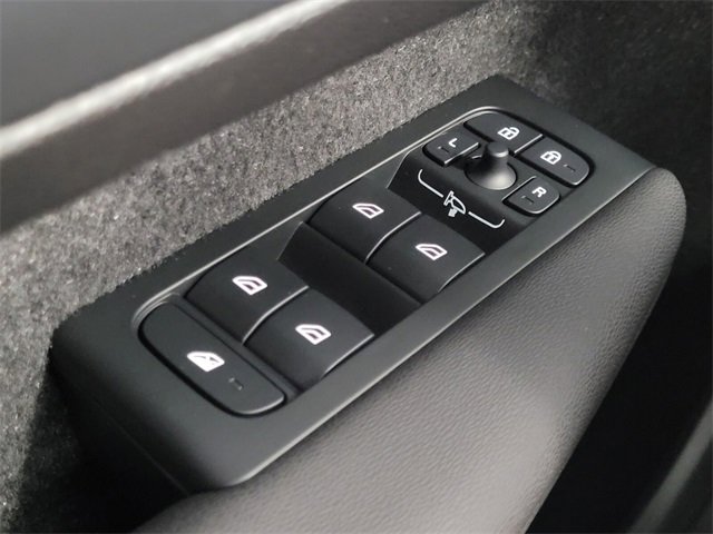 New 2026 Volvo XC40 B5 Core w/ Climate Package image 28