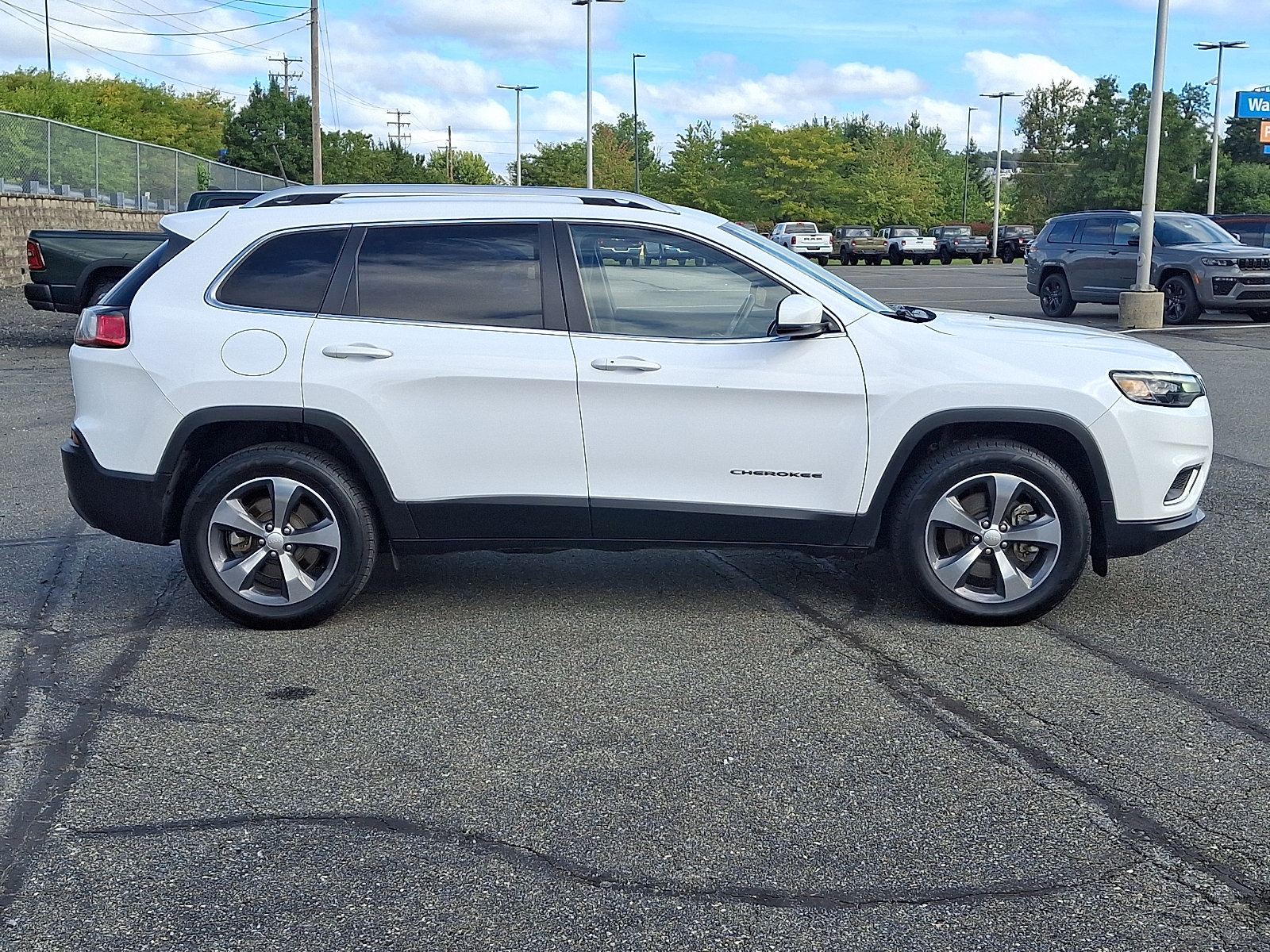 Used 2019 Jeep Cherokee Limited AWD/4WD image 7