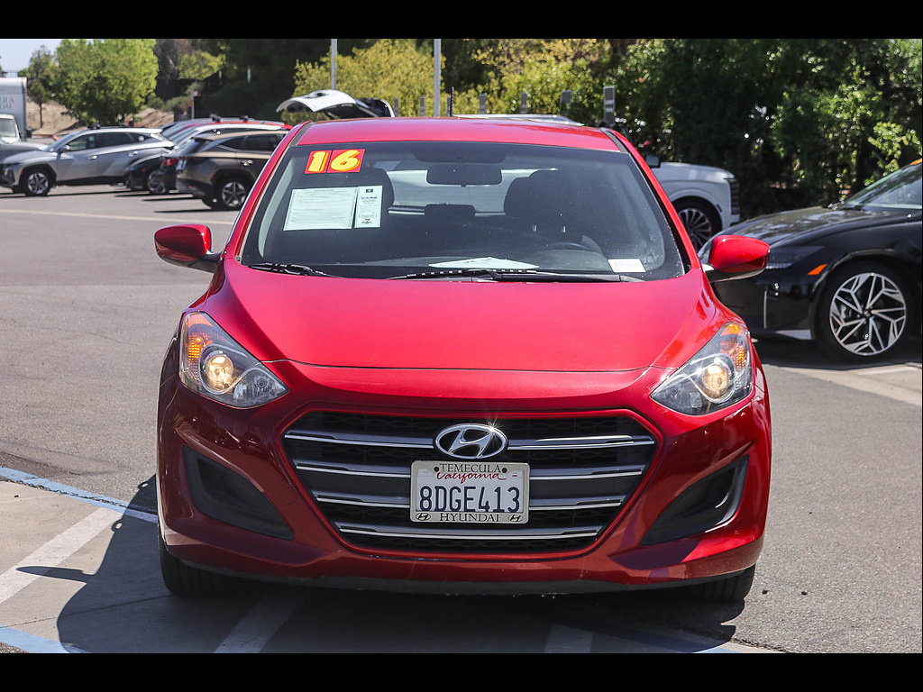 Used 2016 Hyundai Elantra GT FWD image 2