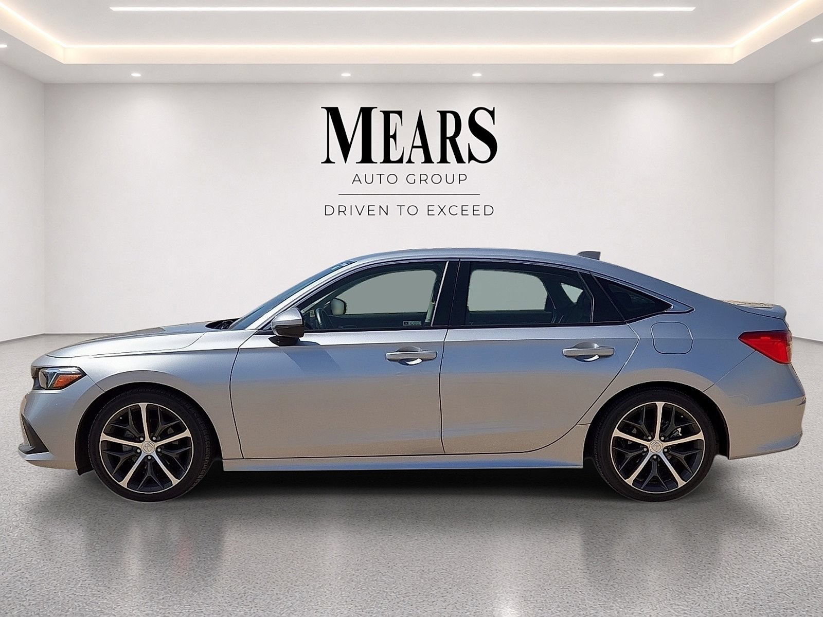 Used 2023 Honda Civic Touring image 2
