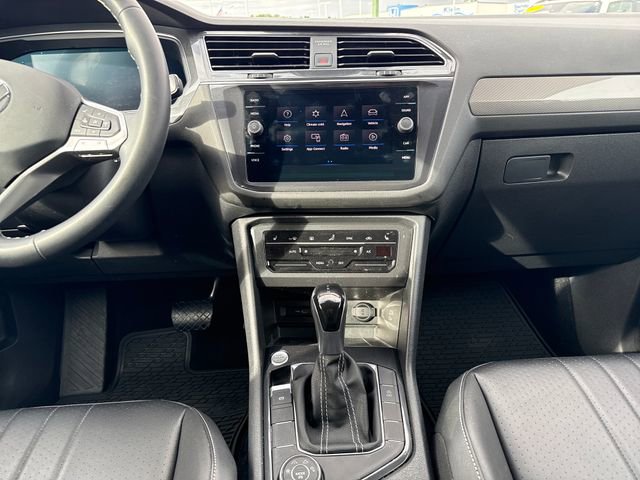 Used 2022 Volkswagen Tiguan SE AWD/4WD image 19