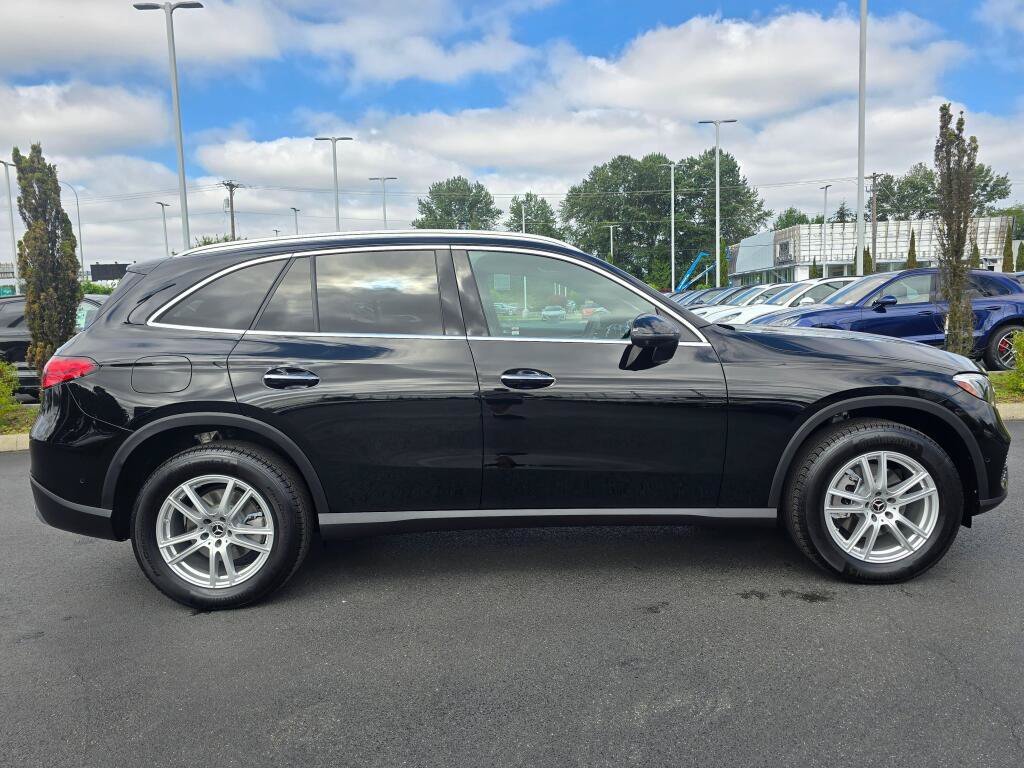 Used 2025 Mercedes-Benz GLC 300 4MATIC image 7