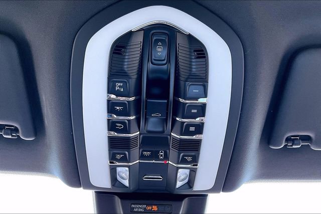 Used 2026 Porsche Macan AWD/4WD image 16