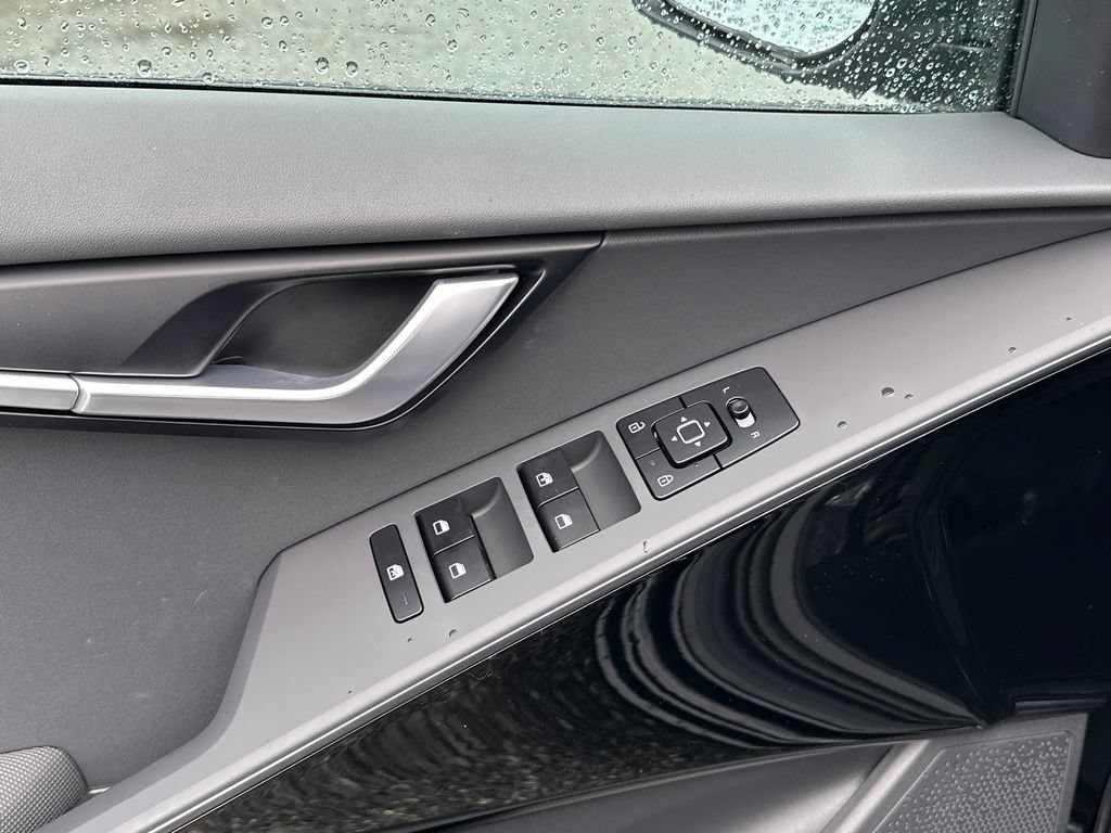 New 2026 Kia Niro EX FWD image 11