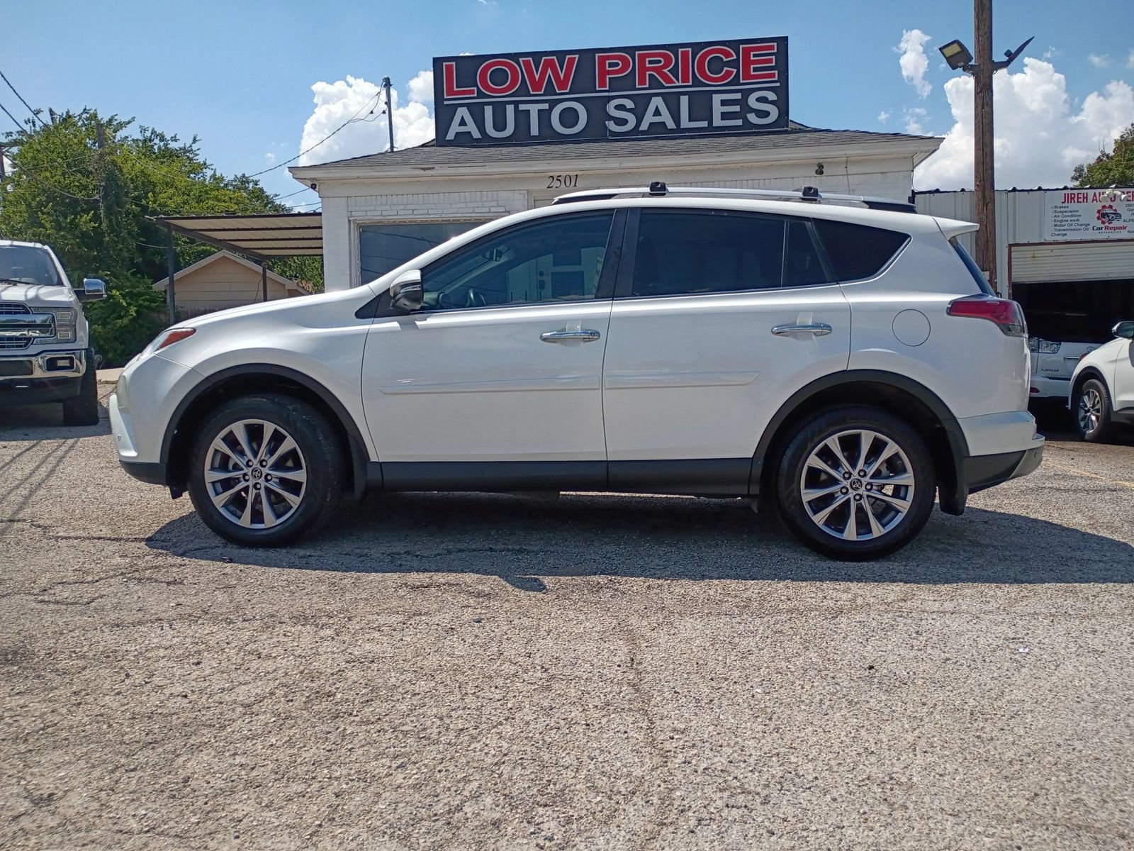 Used 2016 Toyota RAV4 Limited w/ Advanced Technology Package FWD image 2