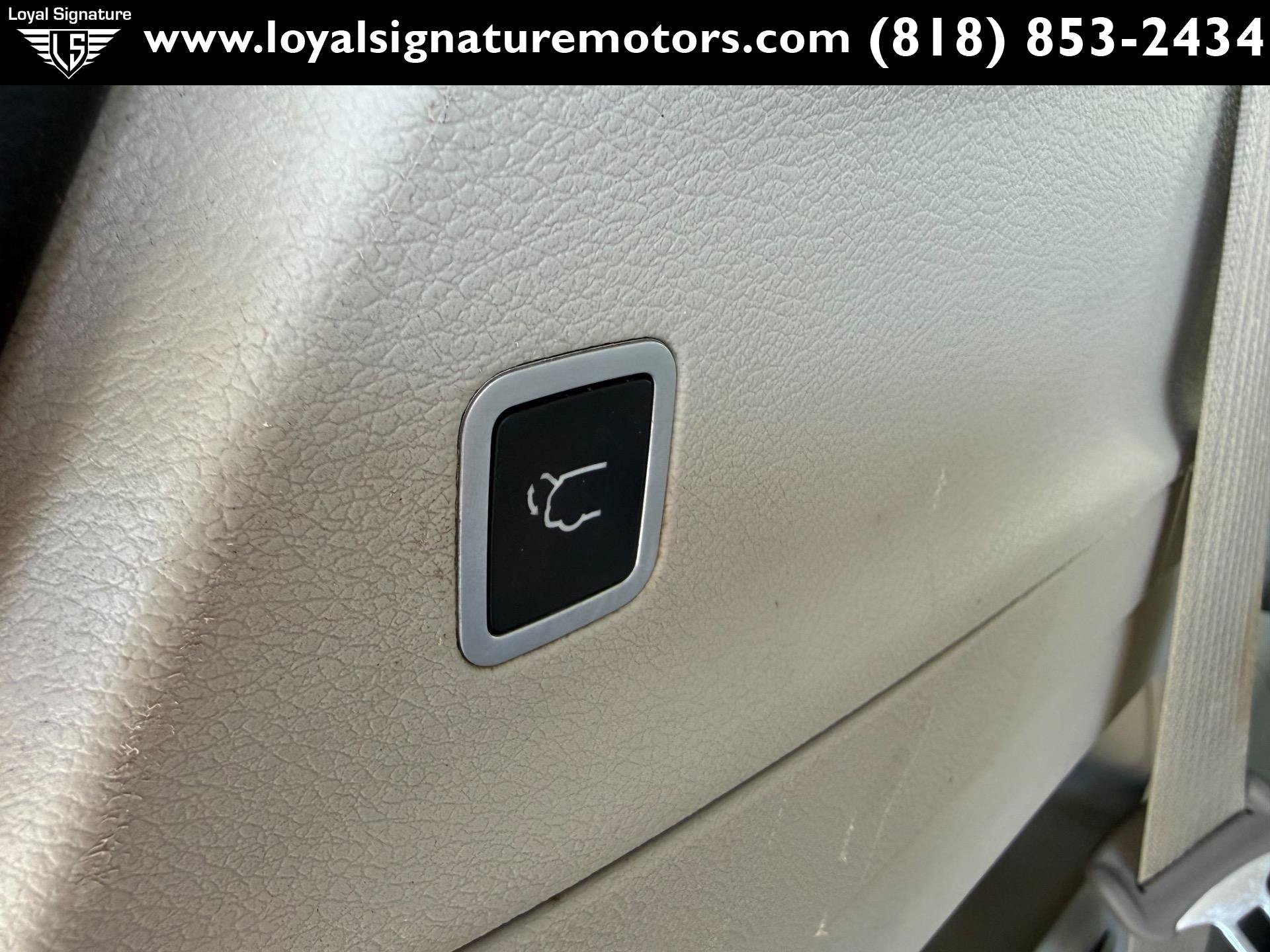 Used 2017 Chrysler Pacifica Touring-L w/ Tire & Wheel Group FWD image 12