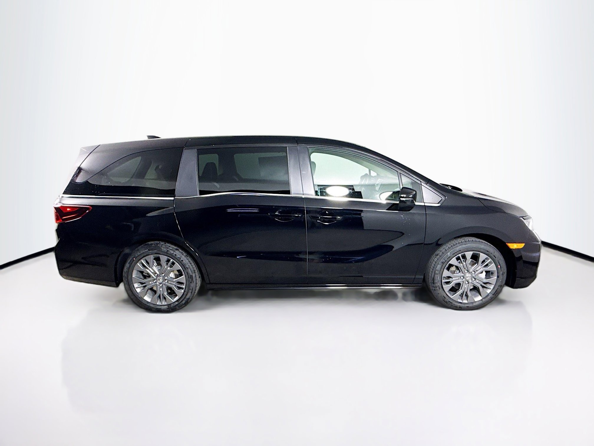 New 2026 Honda Odyssey Touring image 2