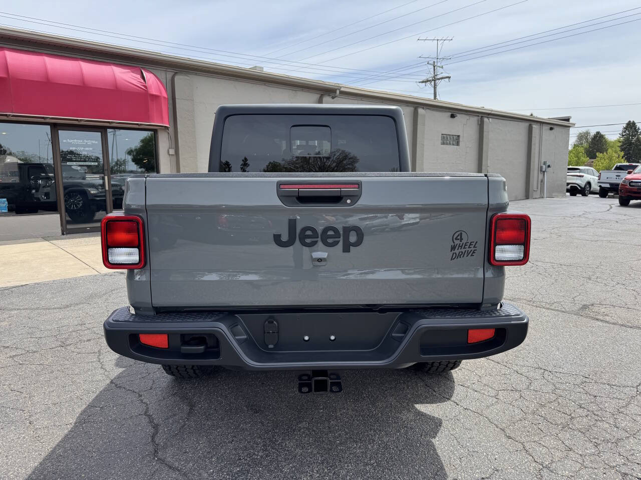 Used 2022 Jeep Gladiator Willys AWD/4WD image 3