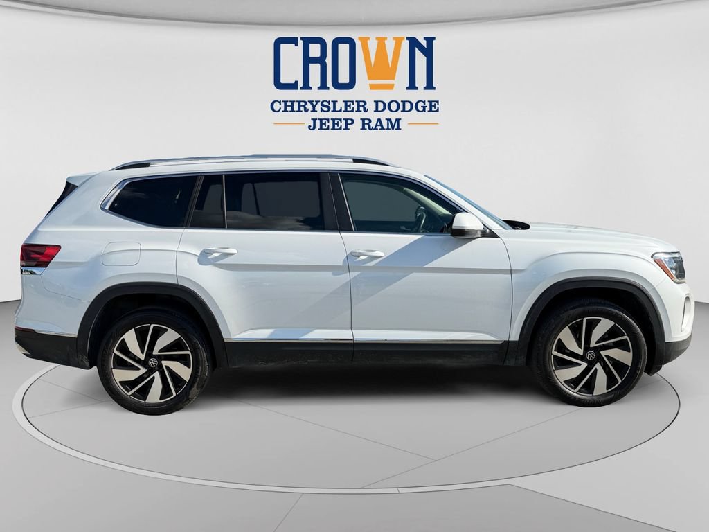 Used 2024 Volkswagen Atlas SEL AWD/4WD image 2