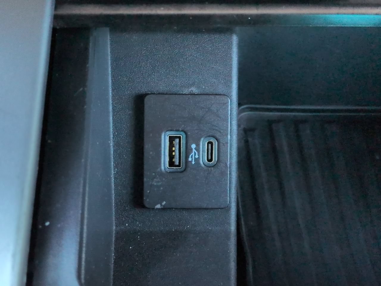 Used 2022 Ford F250 Lariat w/ Tremor Off-Road Package AWD/4WD image 23