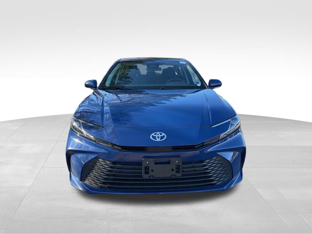 Used 2025 Toyota Camry LE image 8