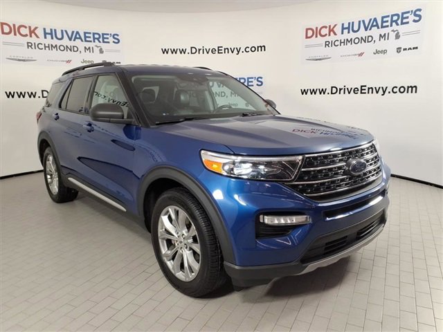 Used 2021 Ford Explorer XLT w/ Equipment Group 202A image 3