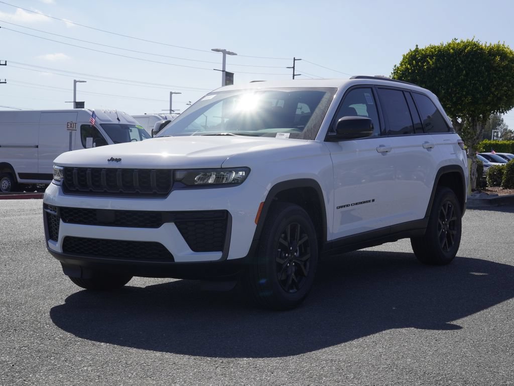 New 2026 Jeep Grand Cherokee Altitude AWD/4WD image 8