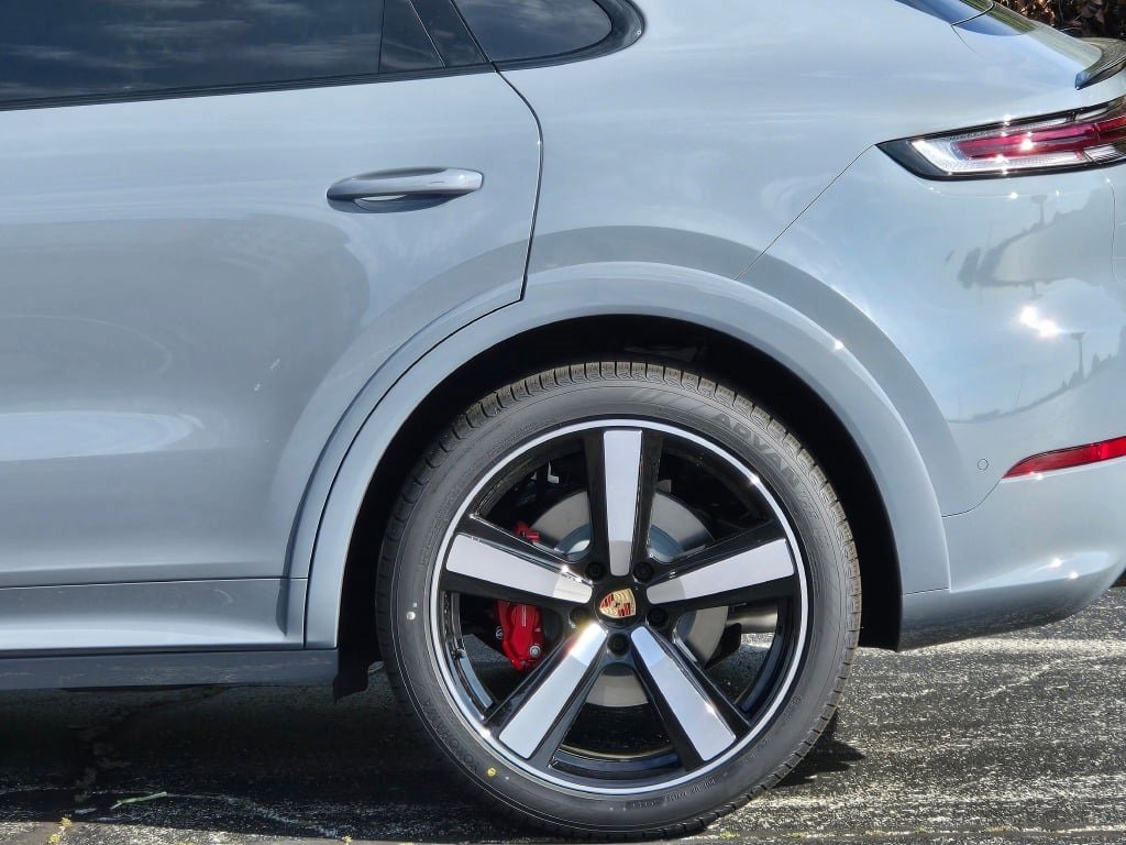 New 2026 Porsche Cayenne S image 13
