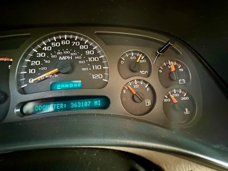 Used 2004 GMC Sierra 2500 SLT w/ Heavy-Duty Power Package image 10