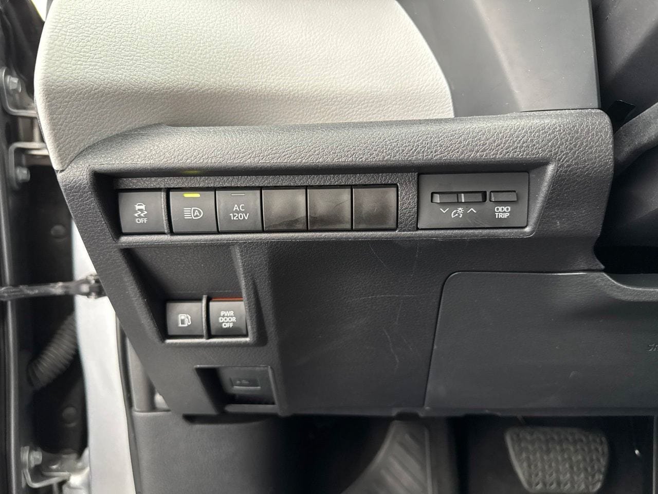Certified 2025 Toyota Sienna XLE w/ XLE Plus Package AWD/4WD image 34