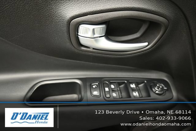 Used 2018 Jeep Renegade Limited AWD/4WD image 26