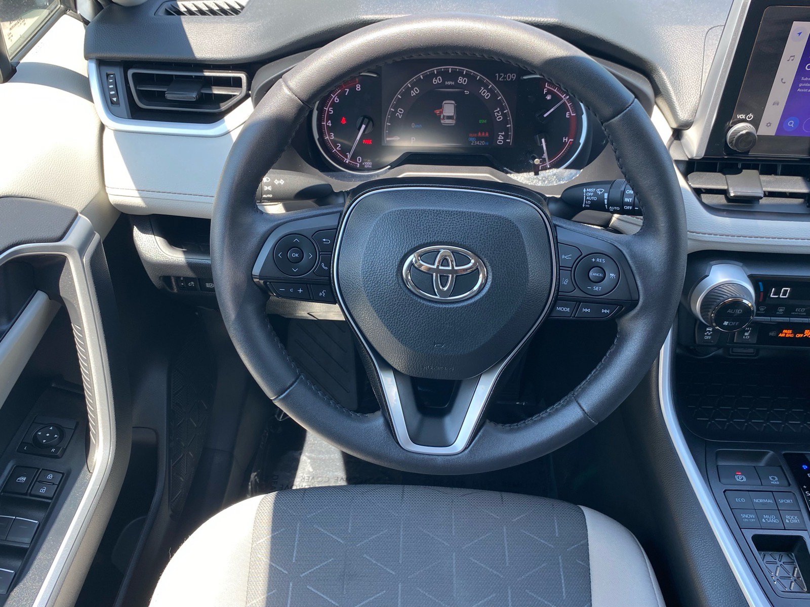Used 2024 Toyota RAV4 XLE w/ Convenience Package AWD/4WD image 6