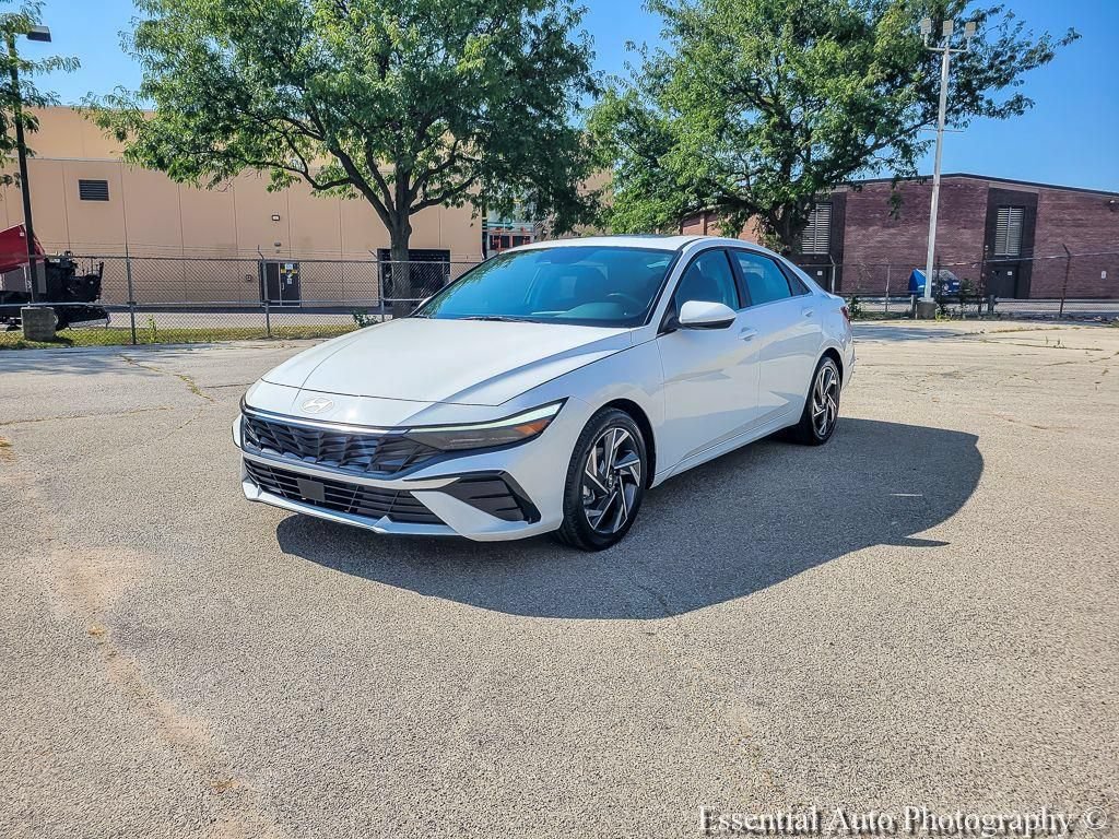 Used 2025 Hyundai Elantra SEL FWD image 9