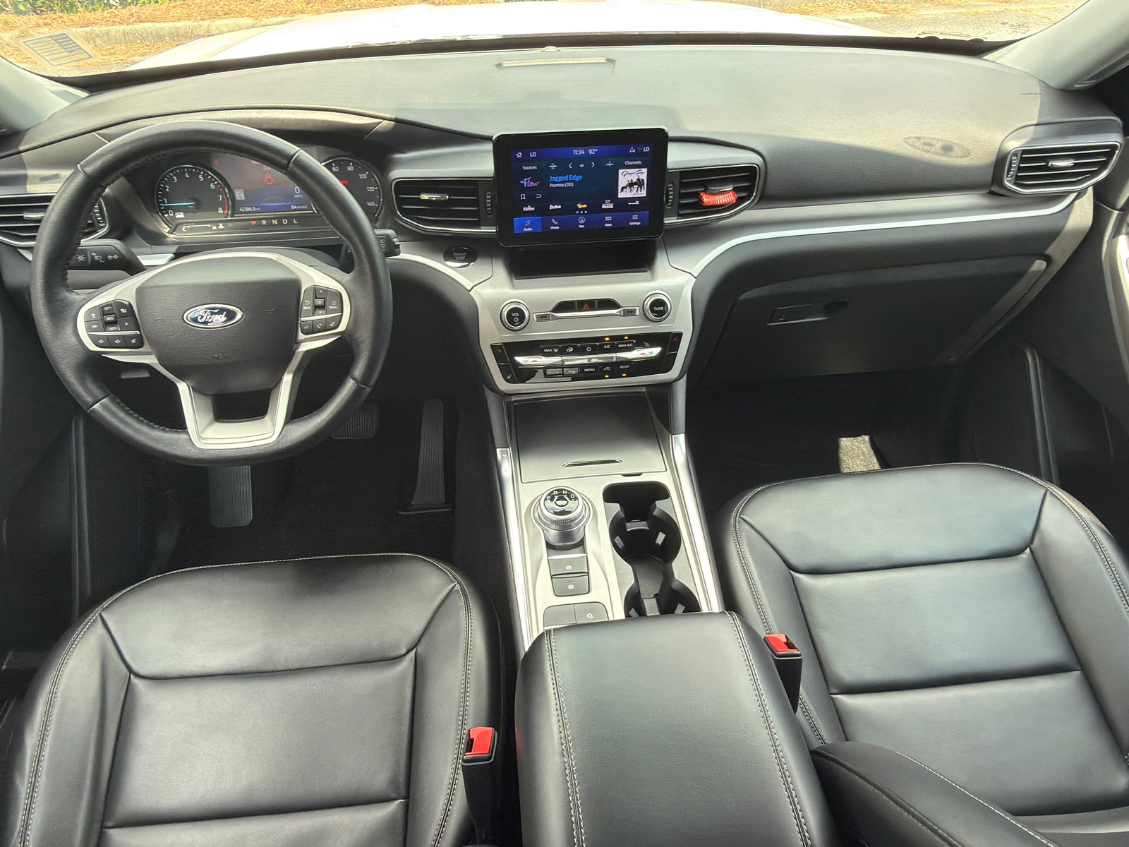 Used 2023 Ford Explorer XLT w/ Equipment Group 202A RWD image 2