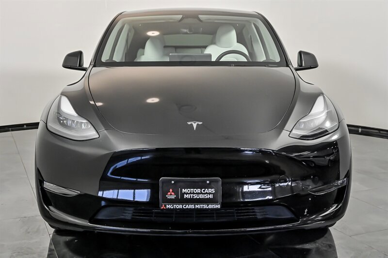Used 2024 Tesla Model Y Long Range AWD/4WD image 4