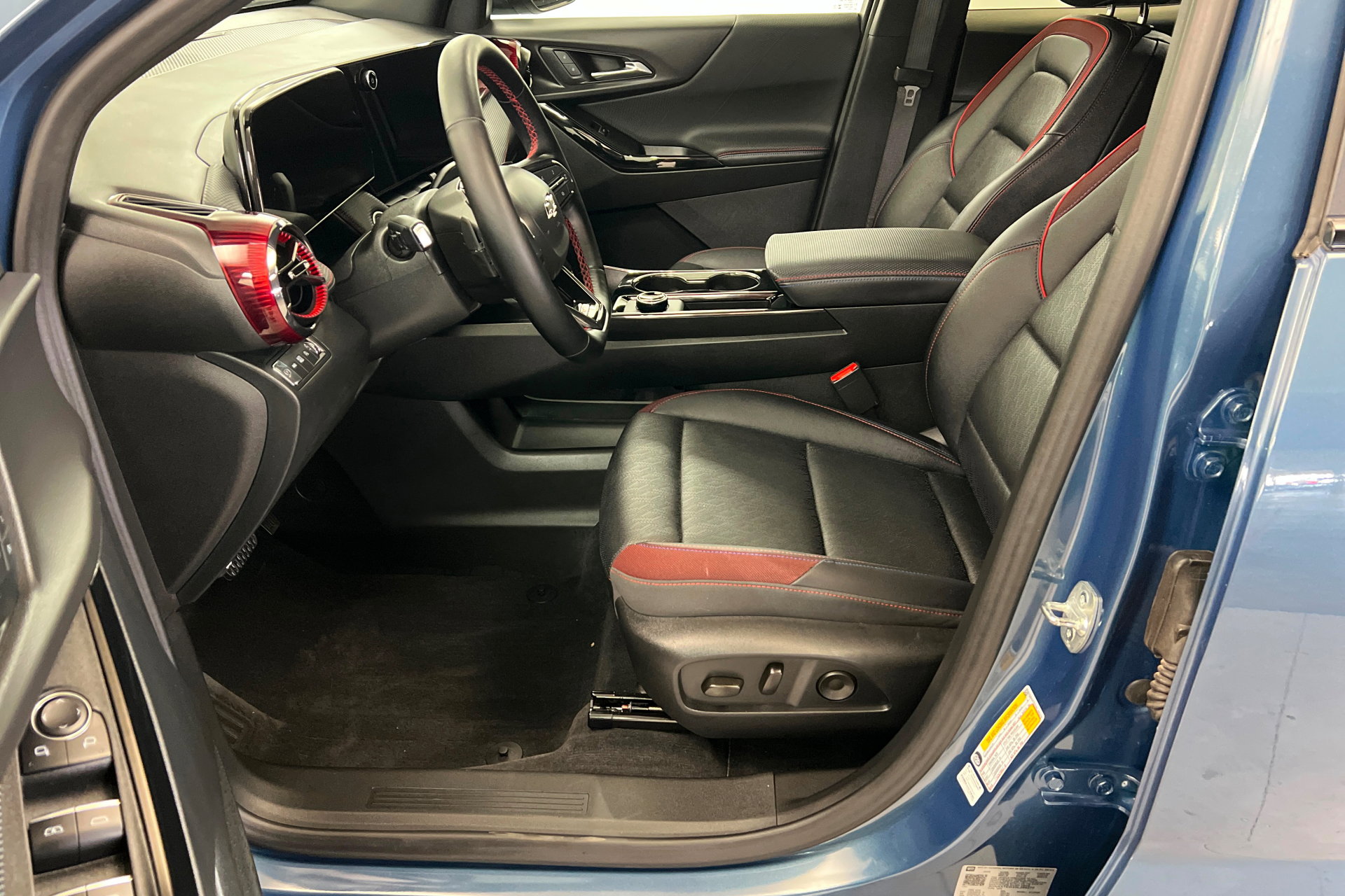 Used 2025 Chevrolet Equinox RS w/ Convenience Package III AWD/4WD image 18