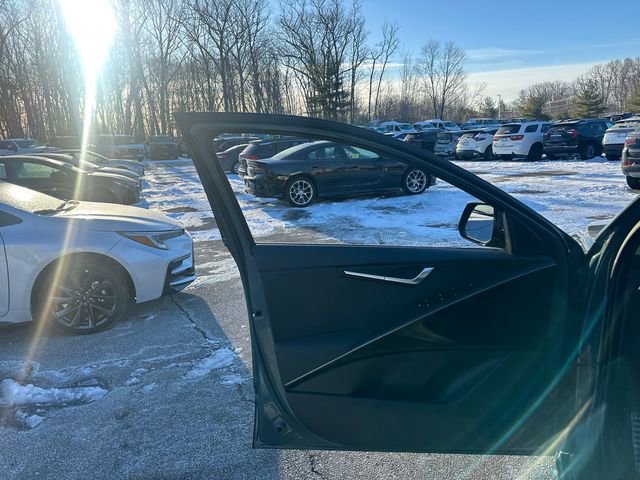 Used 2024 Kia Niro EX Touring image 20