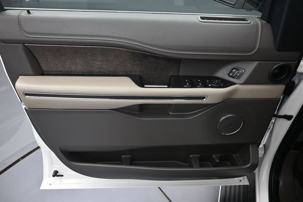 Used 2020 Ford Expedition Limited w/ Equipment Group 302A AWD/4WD image 24