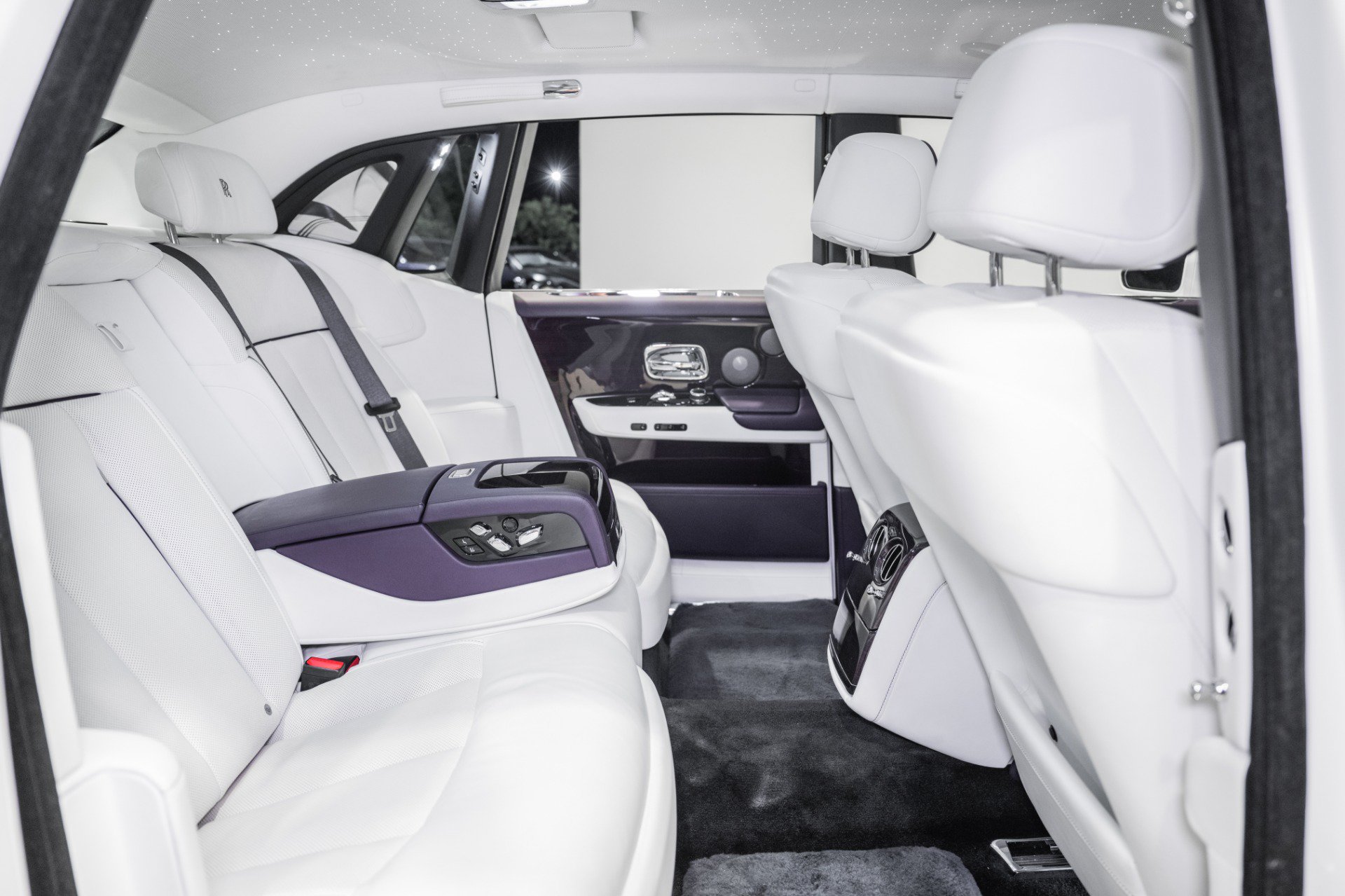 Used 2018 Rolls-Royce Phantom Sedan RWD image 22