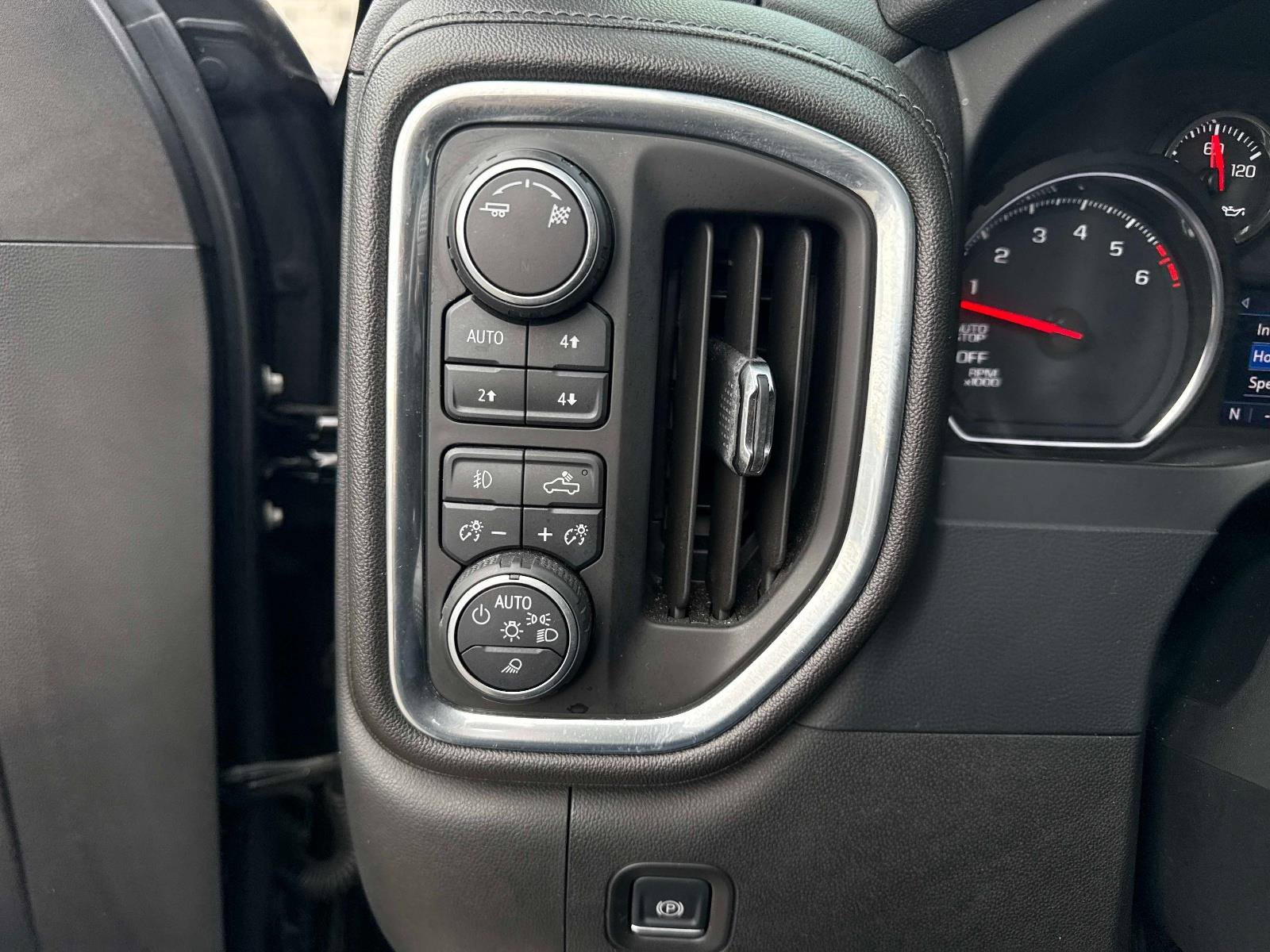 Used 2019 Chevrolet Silverado 1500 RST image 32