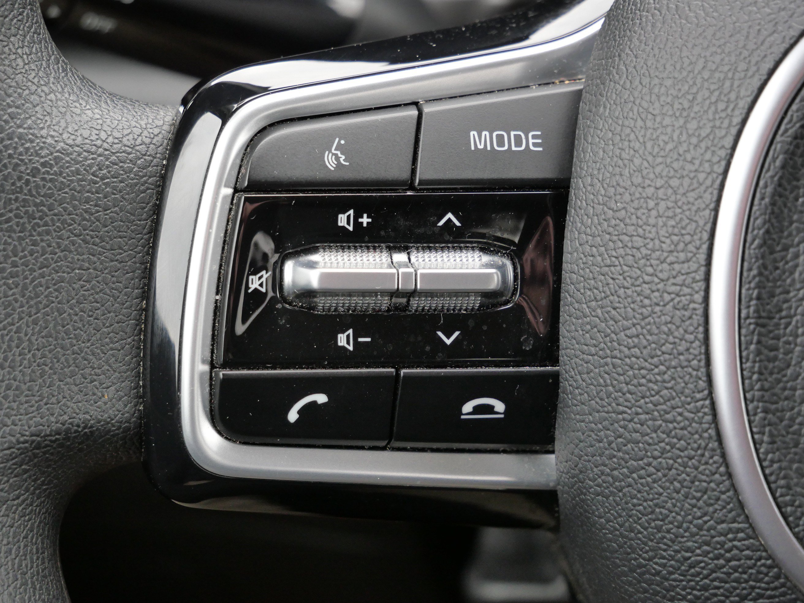 Used 2023 Kia Sorento LX image 31