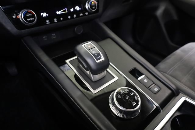 Used 2023 Mitsubishi Outlander SE image 26