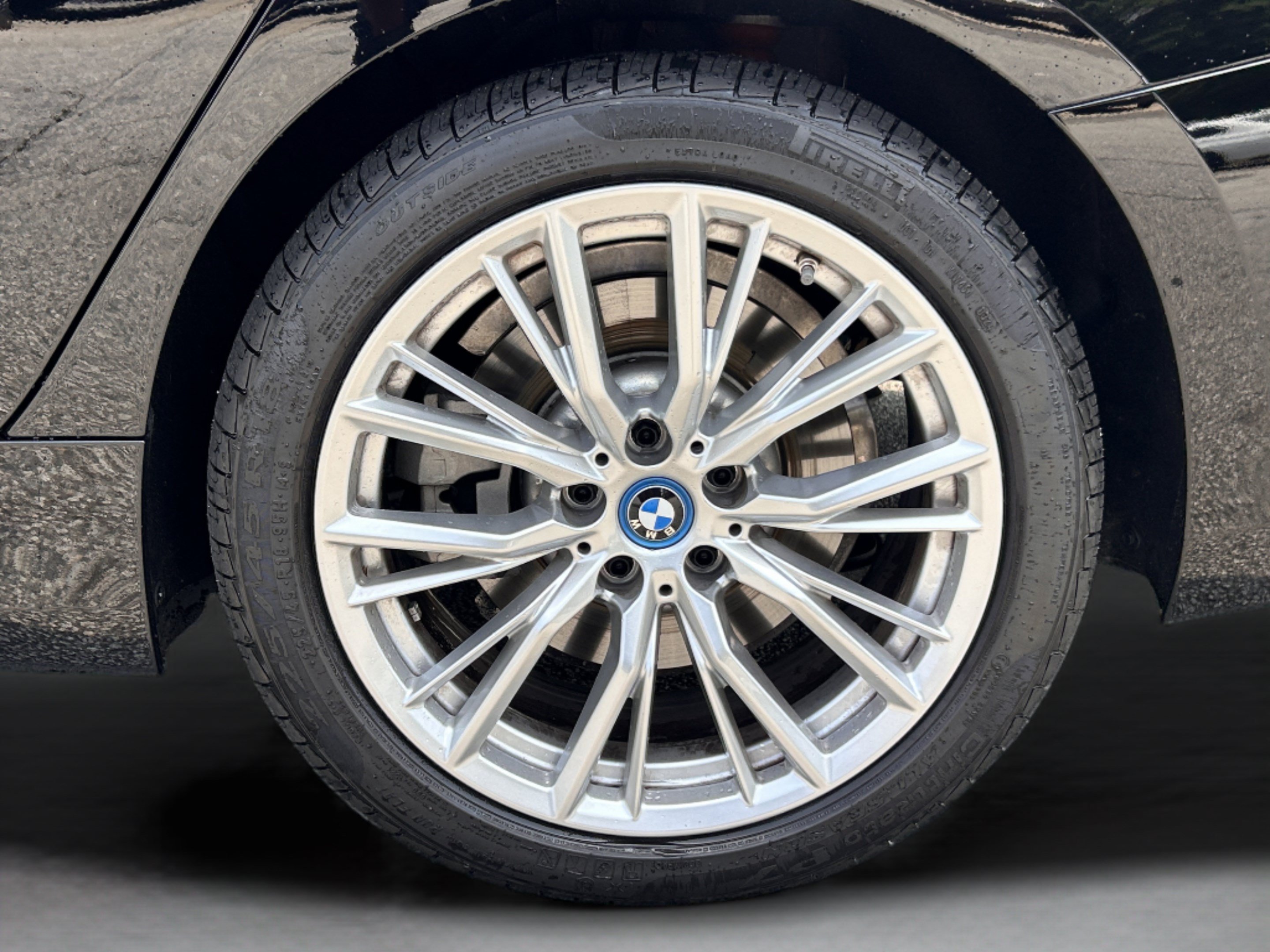 Used 2024 BMW 330e w/ Convenience Package RWD image 31