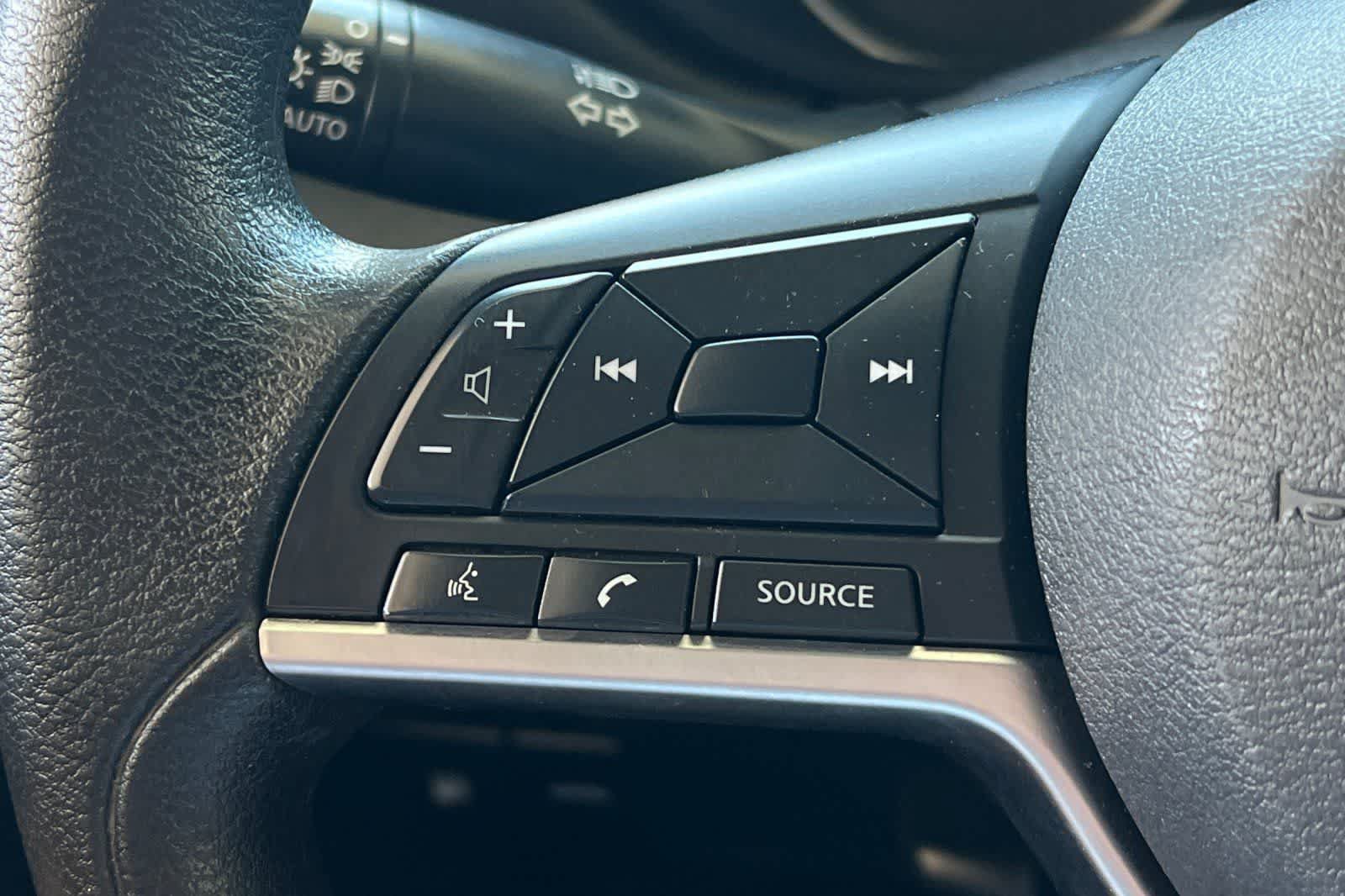 Used 2022 Nissan Versa S FWD image 28