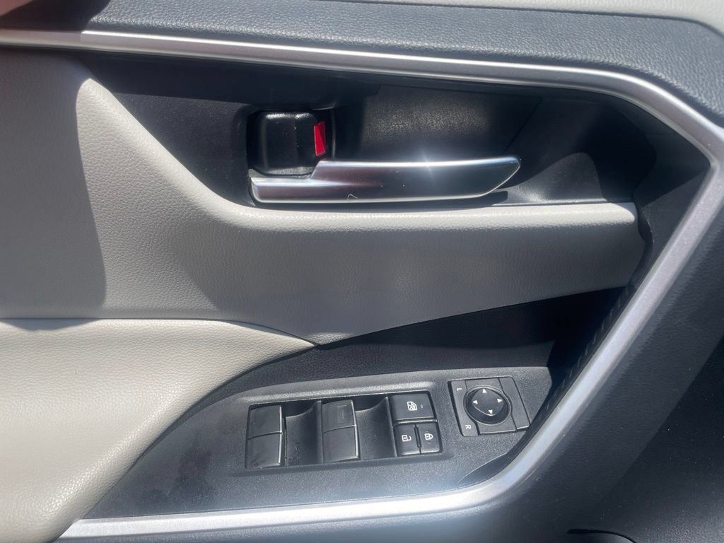 Used 2019 Toyota RAV4 XLE Premium FWD image 19