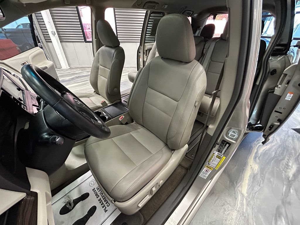 Used 2017 Toyota Sienna XLE w/ XLE Navigation Package FWD image 8