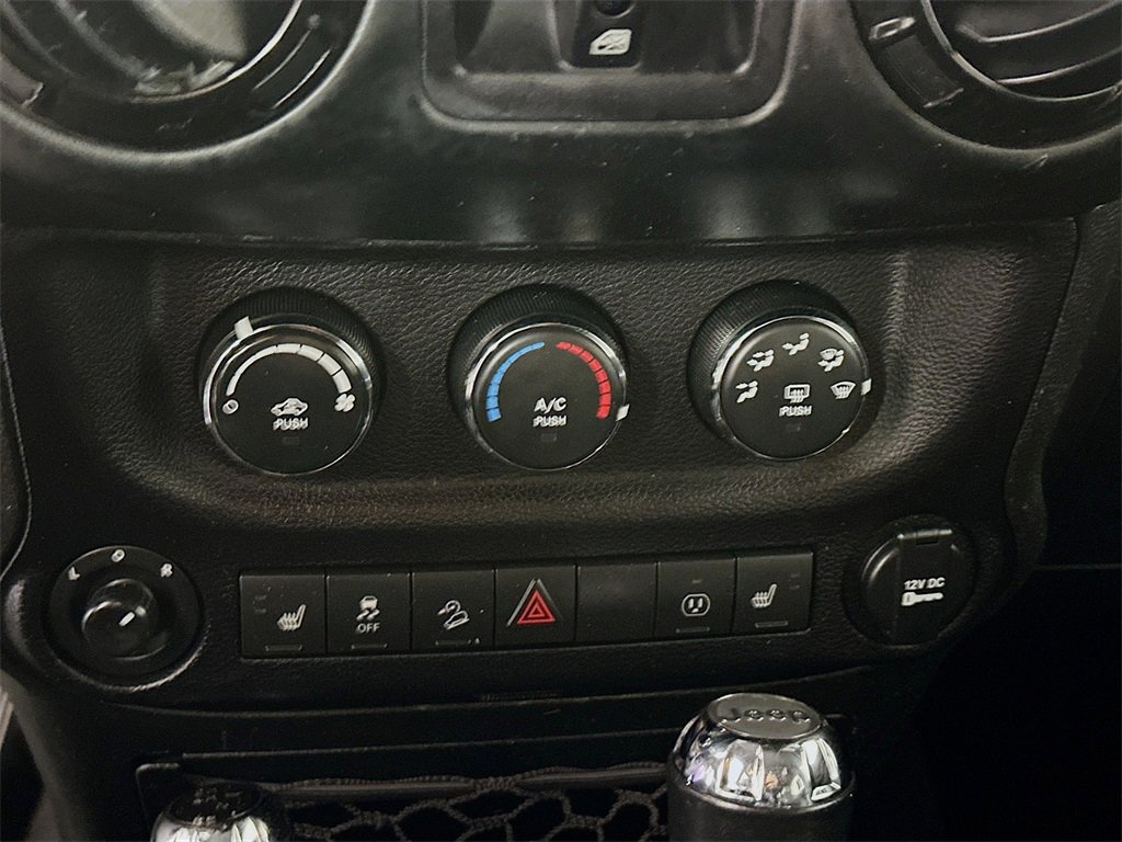 Used 2017 Jeep Wrangler Unlimited Sahara image 14