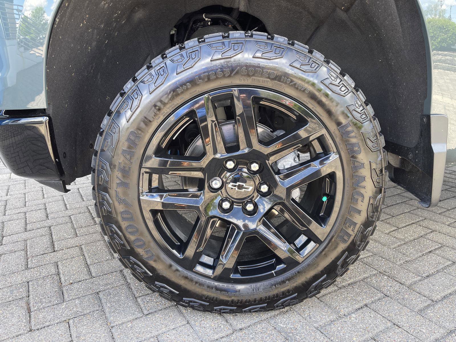 Used 2025 Chevrolet Silverado 1500 LT Trail Boss w/ Convenience Package II AWD/4WD image 10