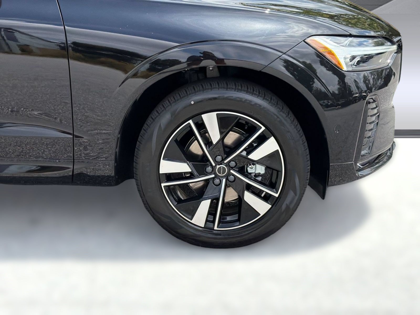 New 2026 Volvo XC60 B5 Plus AWD/4WD image 13