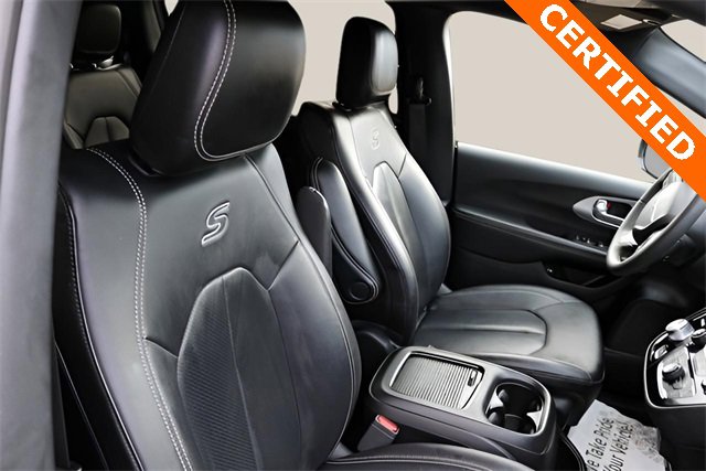 Used 2024 Chrysler Pacifica Select image 20